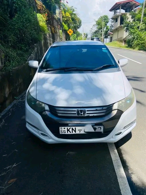 Аренда машины Honda Insight, Коломбо, Шри-Ланка, 540.00$ в месяц