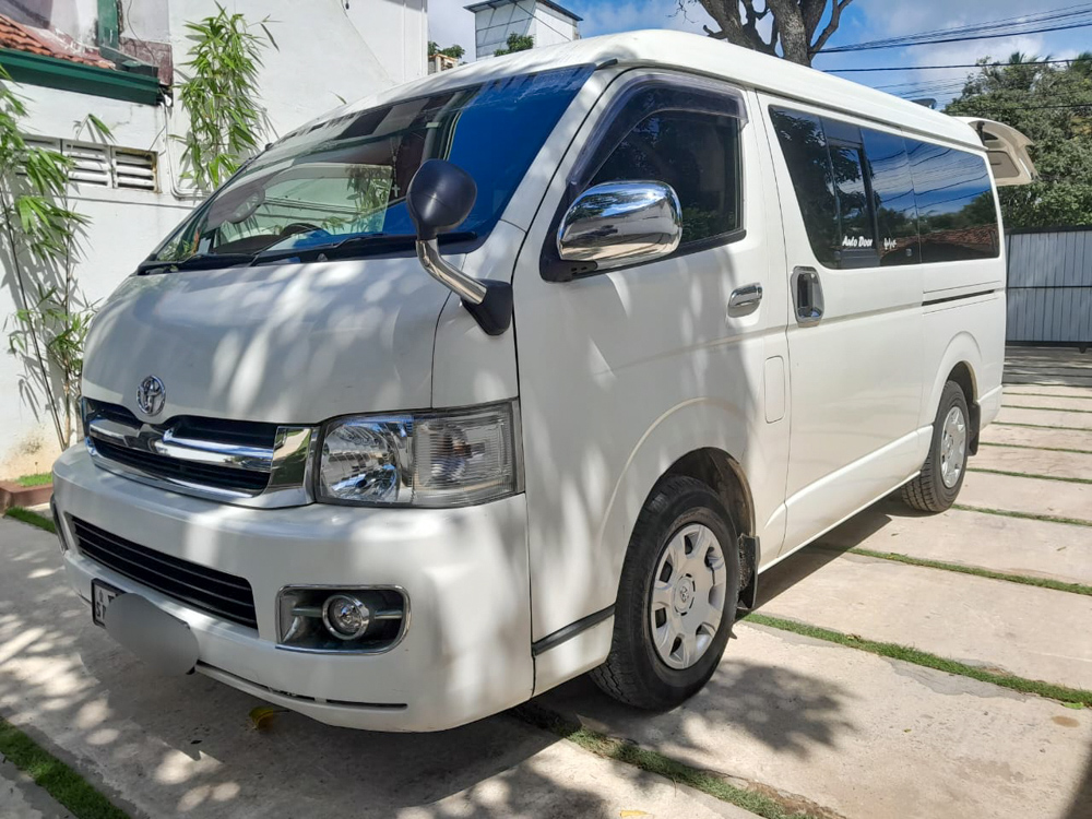Аренда машины минивэна, Toyota Hiace super gl, Коломбо, Шри-Ланка, 0.00$ в день