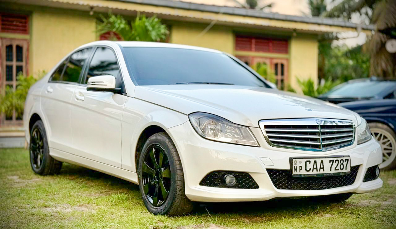 Аренда машины Mercedes benz C220, Коломбо,  Шри-Ланка, 0.00$ в день