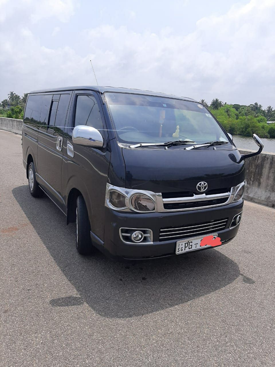 Аренда машины микроавтобус Toyota Hiace, Коломбо, Шри-Ланка, 0.00$ в день