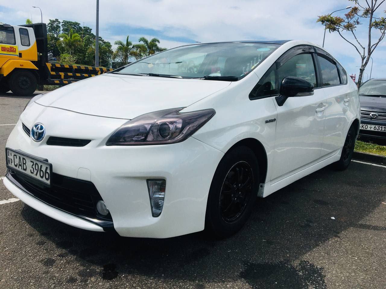 Аренда машины Toyota Prius, Коломбо, Шри-Ланка, 0.00$ в день