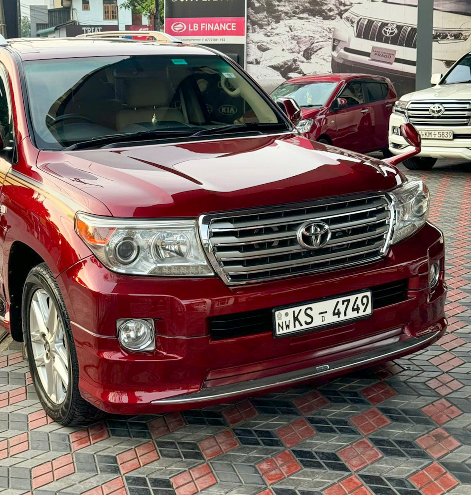 Аренда авто Toyota Land cruiser 200, Коломбо, Шри-Ланка, 0.00$ в день