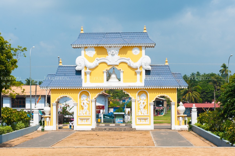 Храм Вишну Девалайя в Дондре (Uthpalawanna Sri Vishnu Devalaya)